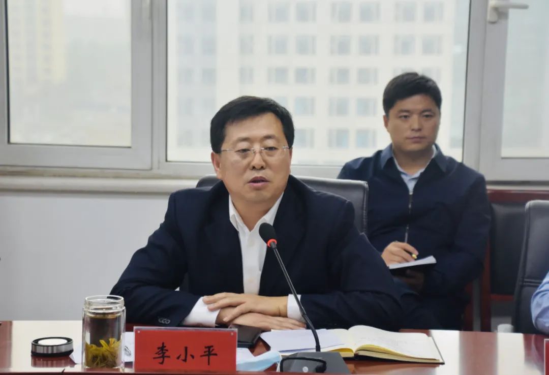 "李小平说,诸位权威专家,创业者冲峰在这个市场一线,是宁晋经济增长的